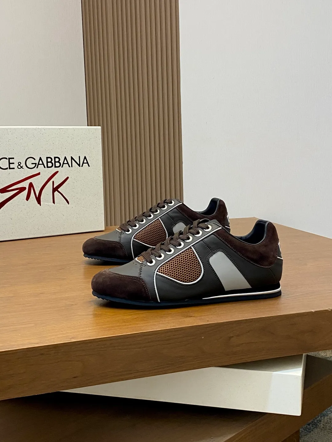 Men's shoes💰740 Dolce&Gabbana DG Cushion calfskin skate shoes｜Embellished with DG logo｜Lightweight, grippy two-tone TPU outsole adopts innovative design to provide excellent performance｜Jacquard label adds timeless style｜Original imported cowhide｜Multiple material splicing design｜Imported cowhide lining Cowhide foot pads｜Original TPU two-color elastic outsole Size: 39-44 (customized at 38.45.46)
